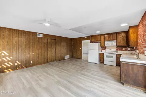 Living - 44650 E 11th St, Palmdale, CA 93550 photo 4 of 6