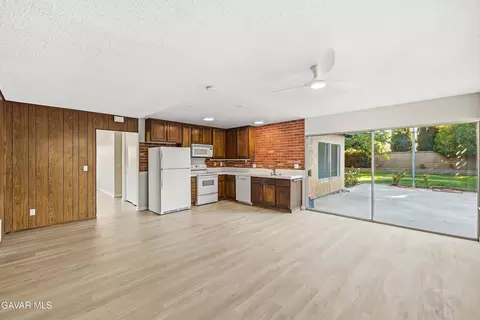 Living - 44650 E 11th St, Palmdale, CA 93550 photo 5 of 6