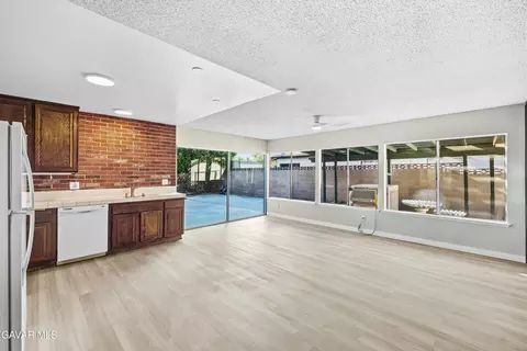 Living - 44650 E 11th St, Palmdale, CA 93550 photo 3 of 6