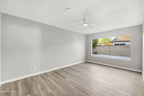 Living - 44650 E 11th St, Palmdale, CA 93550 photo 6 of 6