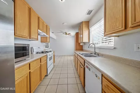 Kitchen - 44745 E 6th St, Lancaster, CA 93535 photo 1 of 1