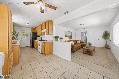 Entry Way - 44745 E 6th St, Lancaster, CA 93535 photo 1 of 1