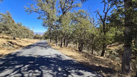 Saint Moritz Drive, Tehachapi, CA 93561 photo 2