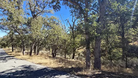 Saint Moritz Drive, Tehachapi, CA 93561 photo 3