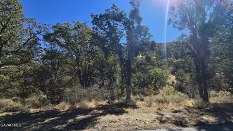 Saint Moritz Drive, Tehachapi, CA 93561 photo 11