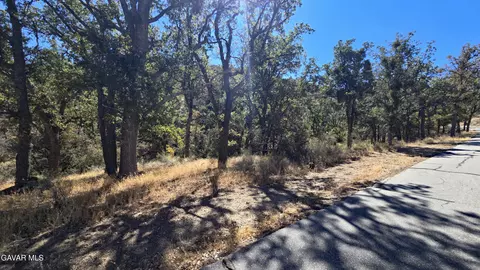 Saint Moritz Drive, Tehachapi, CA 93561 photo 14