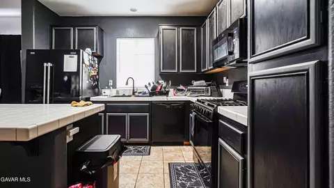Kitchen - 1772 Windermere Dr, Lancaster, CA 93534 photo 4 of 5