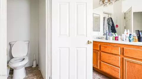Bath - 1772 Windermere Dr, Lancaster, CA 93534 photo 3 of 4
