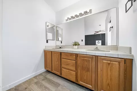Bath - 1134 Elm St, Tehachapi, CA 93561 photo 3 of 3
