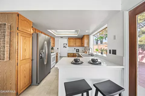 Kitchen - 1134 Elm St, Tehachapi, CA 93561 photo 5 of 6