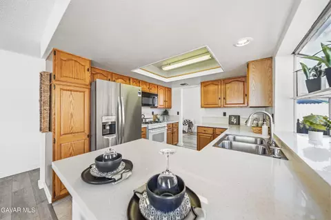 Kitchen - 1134 Elm St, Tehachapi, CA 93561 photo 4 of 6