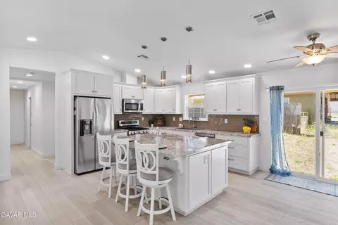 Kitchen - 30150 Jamaica Dunes Dr, Tehachapi, CA 93561 photo 1 of 5
