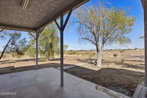Exterior - 33036 E 165th St, Llano, CA 93544 photo 3 of 4