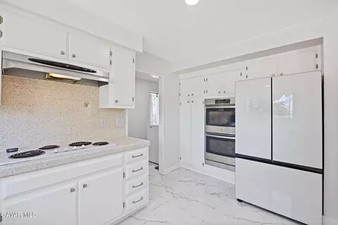 Kitchen - 33036 E 165th St, Llano, CA 93544 photo 3 of 4