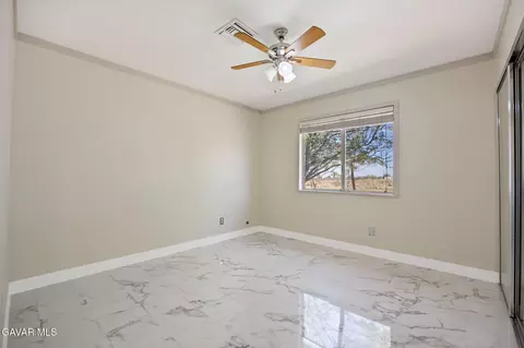 Bedroom - 33036 E 165th St, Llano, CA 93544 photo 3 of 4