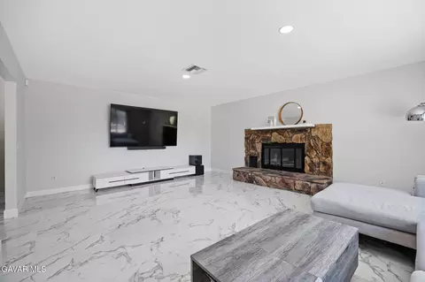 Living - 33036 E 165th St, Llano, CA 93544 photo 2 of 5