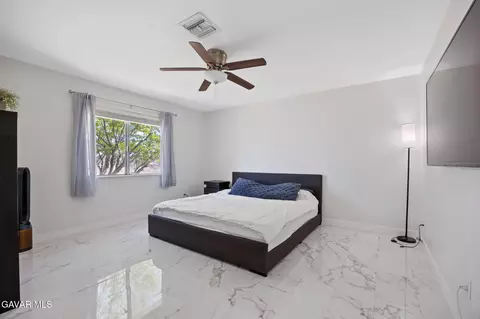 Bedroom - 33036 E 165th St, Llano, CA 93544 photo 1 of 4