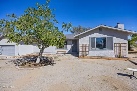 Exterior - 33036 E 165th St, Llano, CA 93544 photo 2 of 4