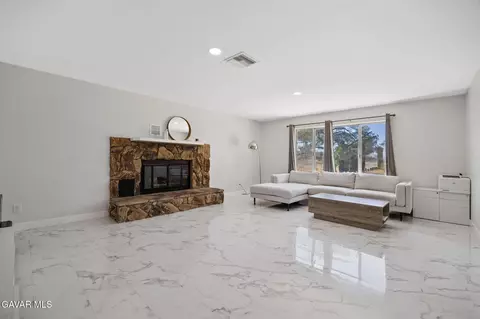 Living - 33036 E 165th St, Llano, CA 93544 photo 3 of 5