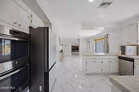 Entry Way - 33036 E 165th St, Llano, CA 93544 photo 1 of 1