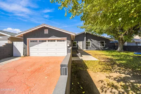 Exterior - 42915 Alep St, Lancaster, CA 93536 photo 2 of 6