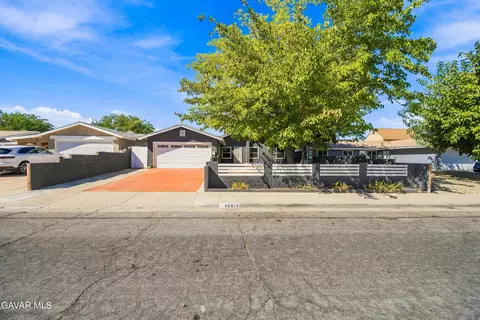Exterior - 42915 Alep St, Lancaster, CA 93536 photo 3 of 6