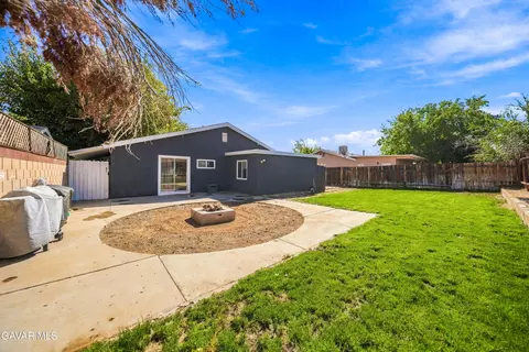 Exterior - 42915 Alep St, Lancaster, CA 93536 photo 4 of 6