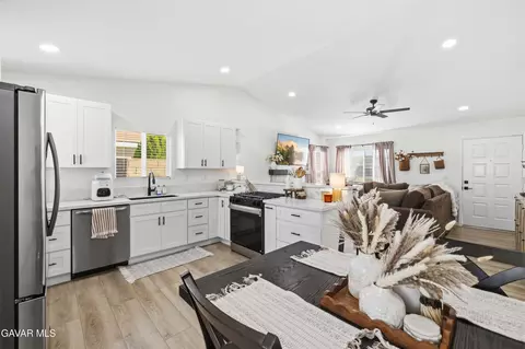 Kitchen - 44201 Freer Way, Lancaster, CA 93536 photo 2 of 3
