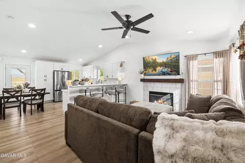 Living - 44201 Freer Way, Lancaster, CA 93536 photo 2 of 2