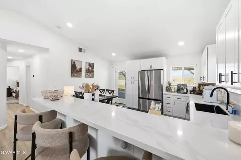 Kitchen - 44201 Freer Way, Lancaster, CA 93536 photo 1 of 3