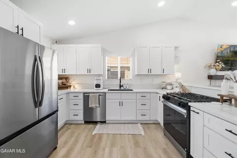 Kitchen - 44201 Freer Way, Lancaster, CA 93536 photo 3 of 3
