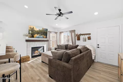 Living - 44201 Freer Way, Lancaster, CA 93536 photo 1 of 2