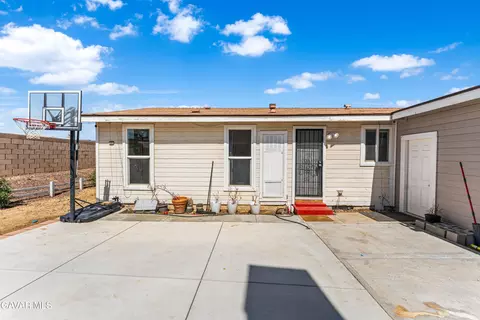 Exterior - 44117 Parkview Ln, Lancaster, CA 93535 photo 3 of 6