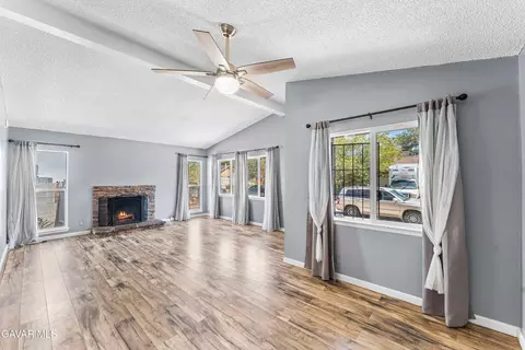Living - 44117 Parkview Ln, Lancaster, CA 93535 photo 8 of 8