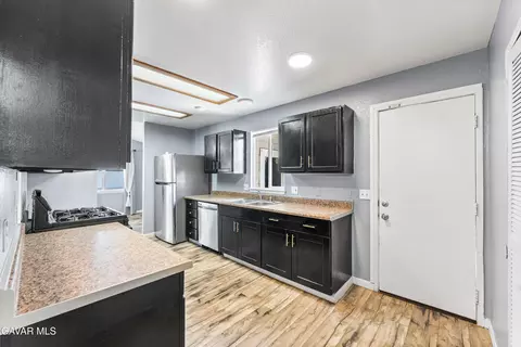 Kitchen - 44117 Parkview Ln, Lancaster, CA 93535 photo 1 of 5