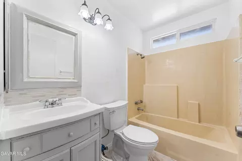 Bath - 44117 Parkview Ln, Lancaster, CA 93535 photo 2 of 2