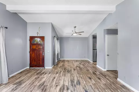 Living - 44117 Parkview Ln, Lancaster, CA 93535 photo 5 of 8