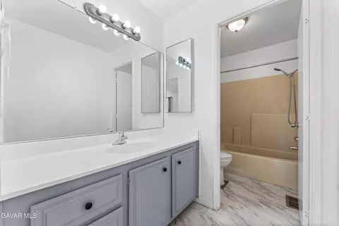 Bath - 44117 Parkview Ln, Lancaster, CA 93535 photo 1 of 2