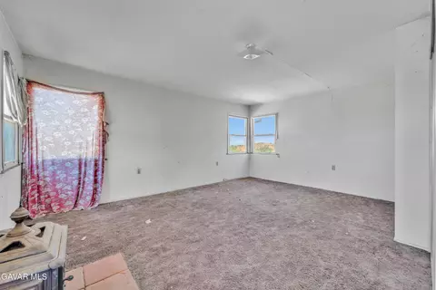Bedroom - 35602 12 Old Nadeau Rd, Palmdale, CA 93550 photo 3 of 4