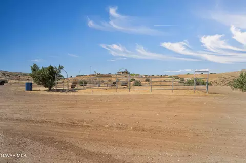 Exterior - 35602 12 Old Nadeau Rd, Palmdale, CA 93550 photo 4 of 4