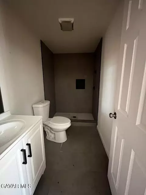 Bath - 44641 E 5th St, Lancaster, CA 93535 photo 2 of 4