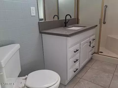 Bath - 44641 E 5th St, Lancaster, CA 93535 photo 1 of 4