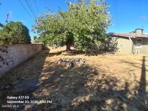 Exterior - 44641 E 5th St, Lancaster, CA 93535 photo 2 of 2