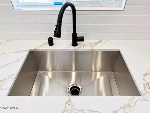 Kitchen - 40356 Ronar St, Palmdale, CA 93591 photo 5 of 7