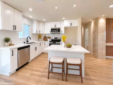 Kitchen - 40356 Ronar St, Palmdale, CA 93591 photo 1 of 7