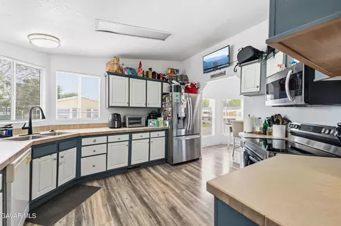 Kitchen - 45465 E 25th St #SPC 213, Lancaster, CA 93535 photo 3 of 3