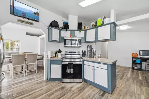 Kitchen - 45465 E 25th St #SPC 213, Lancaster, CA 93535 photo 2 of 3