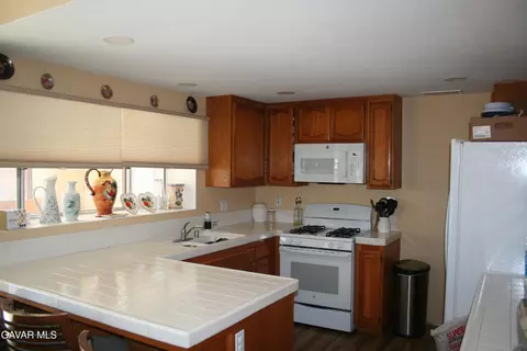 44535 Aspen St, Lancaster, CA 93535 photo 3