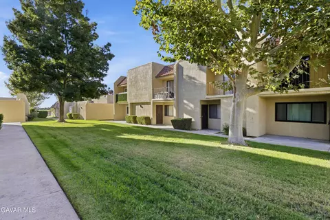 Exterior - 44200 Kingtree Ave UNIT 14, Lancaster, CA 93534 photo 5 of 5