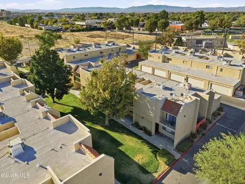 View/Area - 44200 Kingtree Ave UNIT 14, Lancaster, CA 93534 photo 2 of 5